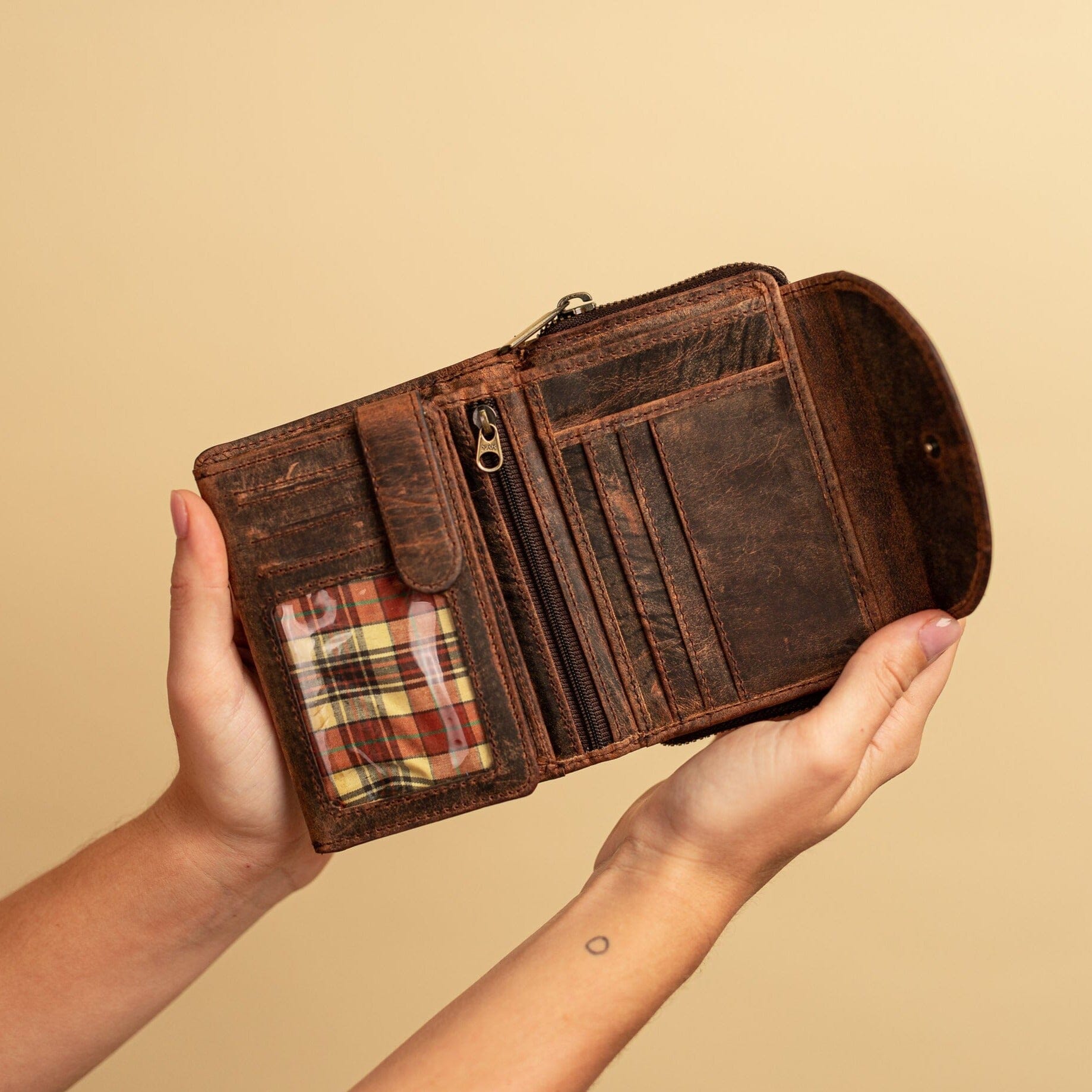 LadiesLeatherWallet_BRIA_16.jpg